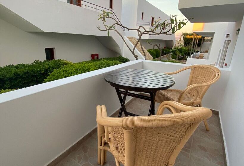 בית מלון כפרי Amazones Village Suites