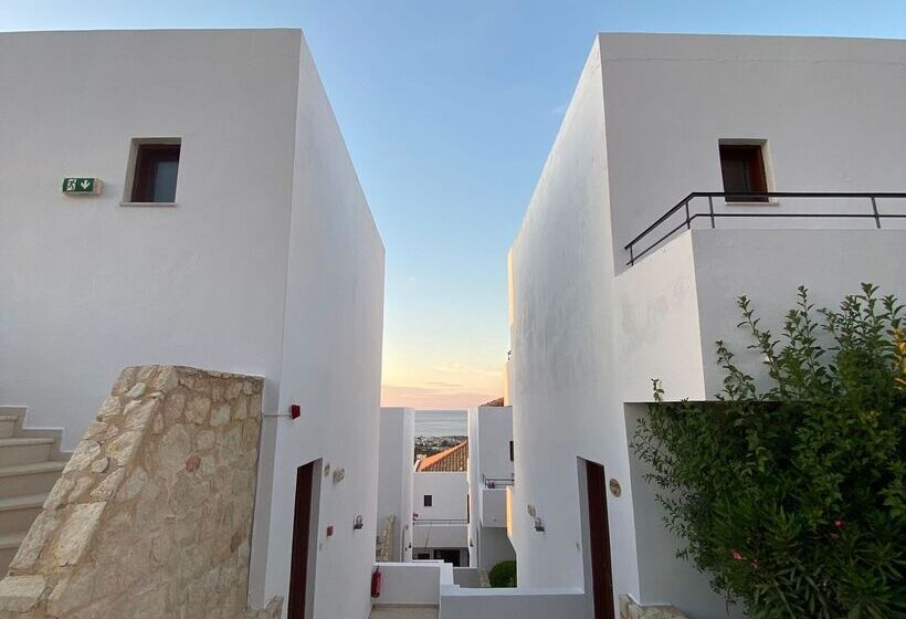 בית מלון כפרי Amazones Village Suites