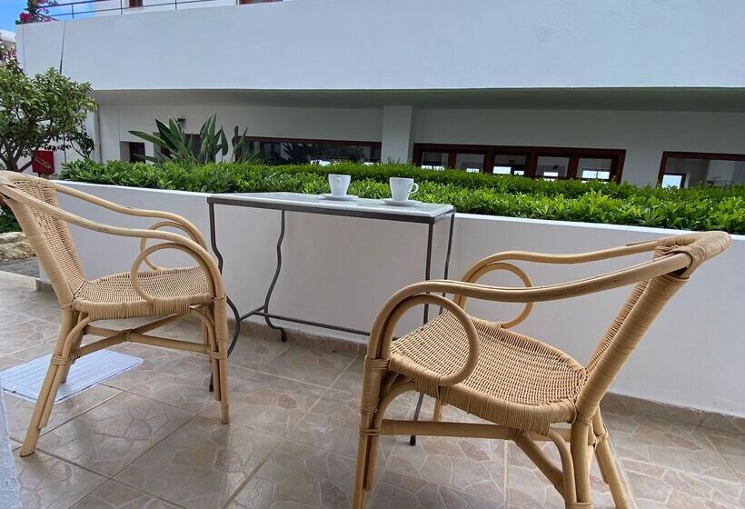 בית מלון כפרי Amazones Village Suites