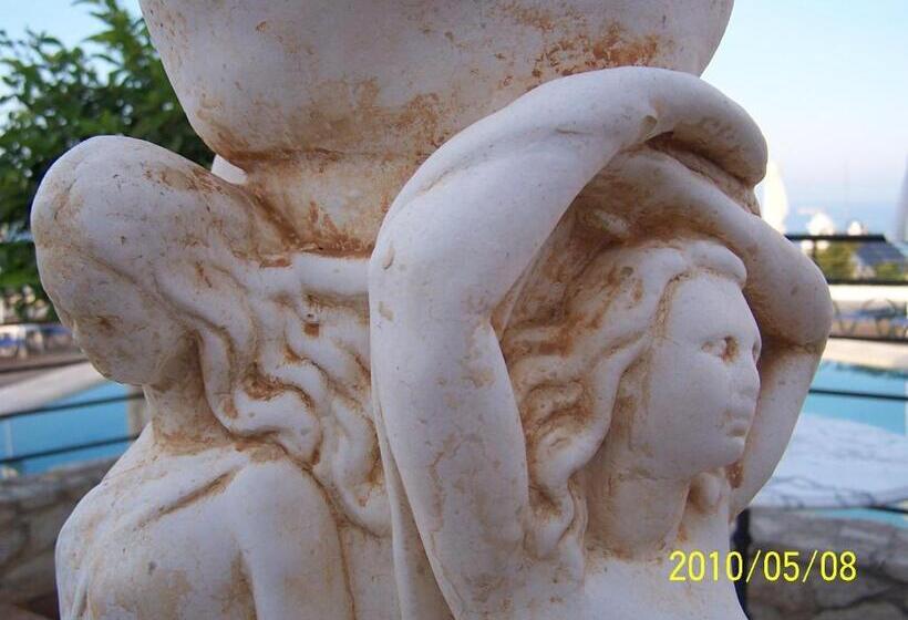 בית מלון כפרי Amazones Village Suites