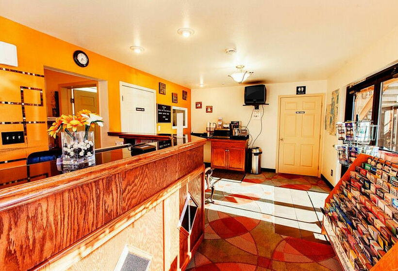 Отель Americas Best Value Airport Inn