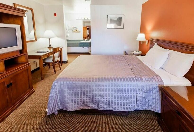 Отель Americas Best Value Airport Inn