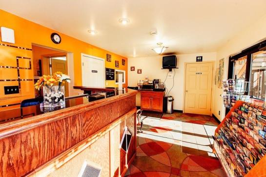 Отель Americas Best Value Airport Inn