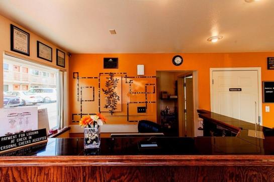 Отель Americas Best Value Airport Inn