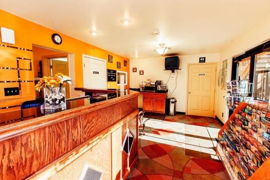 Отель Americas Best Value Airport Inn