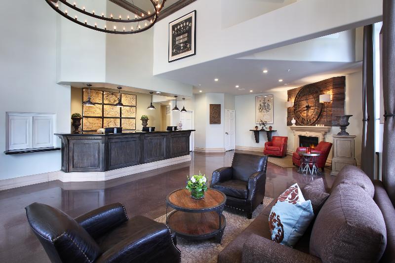 בית מלון כפרי Anaheim Camelot Inn & Suites