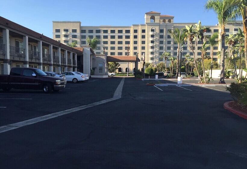 فندق Queens Inn Anaheim