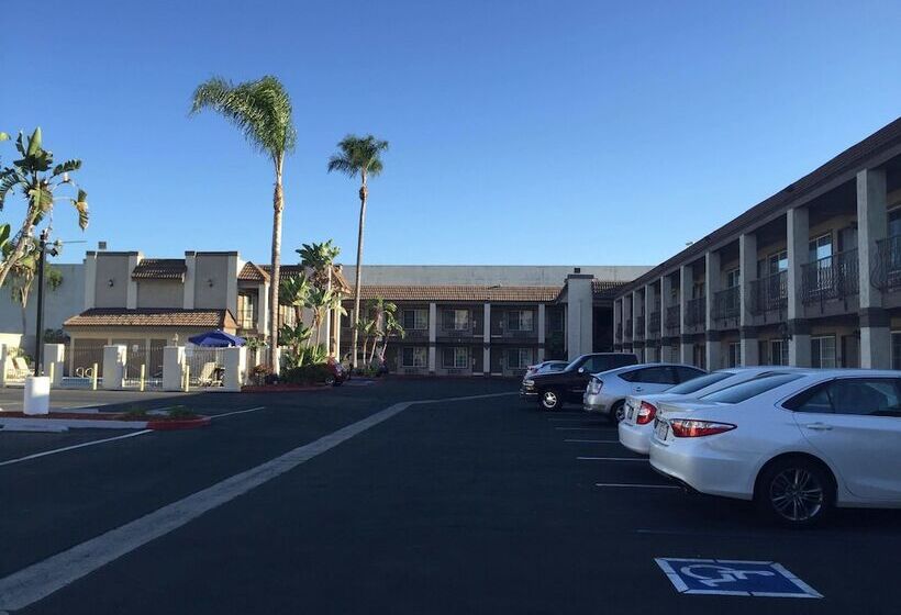 فندق Queens Inn Anaheim