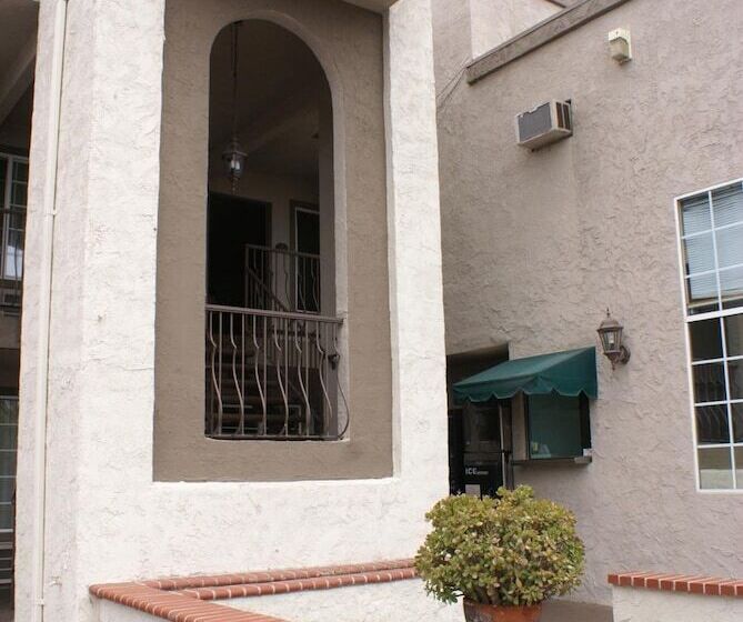 فندق Queens Inn Anaheim