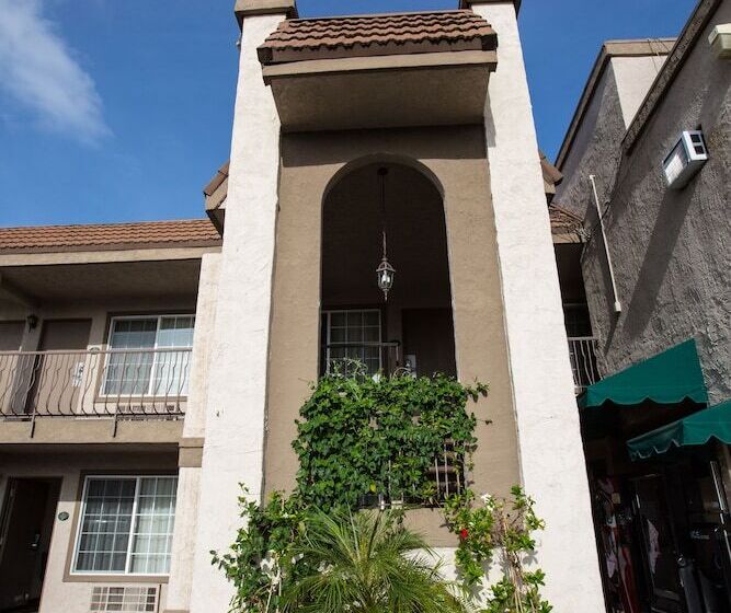 فندق Queens Inn Anaheim