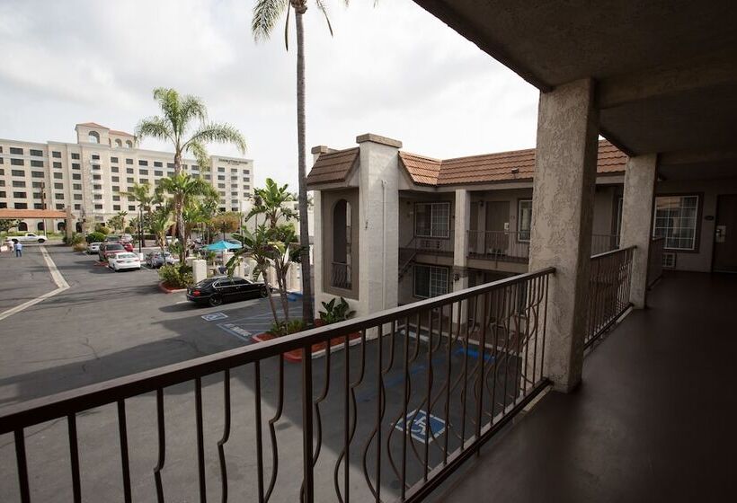 فندق Queens Inn Anaheim