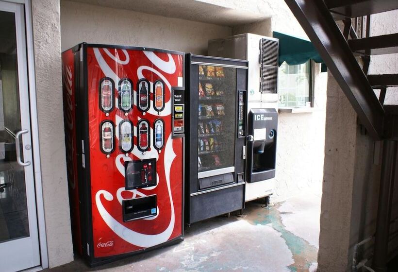 فندق Queens Inn Anaheim