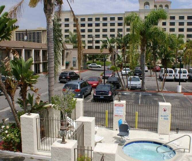 فندق Queens Inn Anaheim
