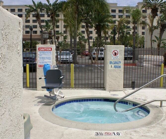 فندق Queens Inn Anaheim