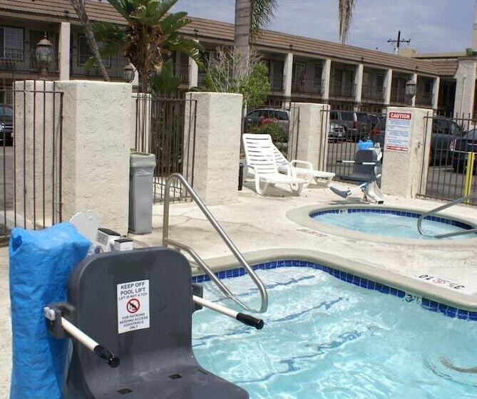 فندق Queens Inn Anaheim