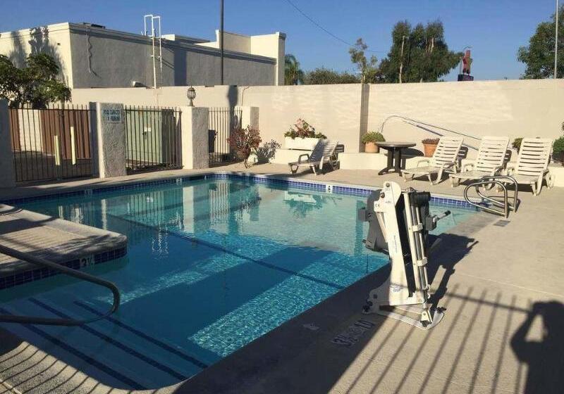 فندق Queens Inn Anaheim