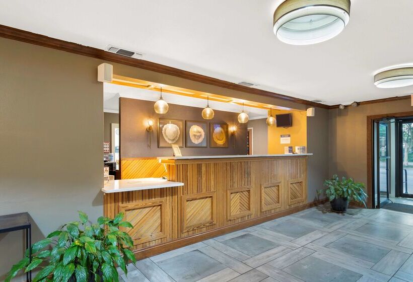 בית מלון כפרי Best Western Natchitoches Inn