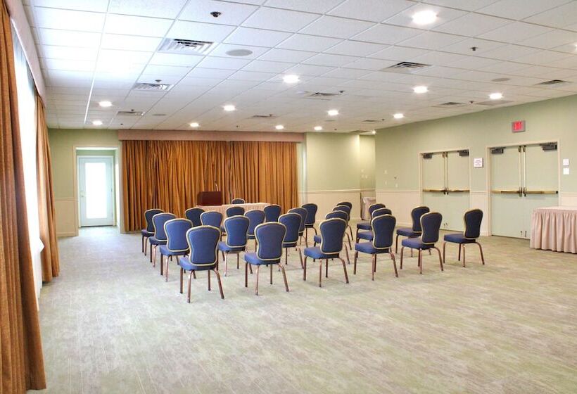 בית מלון כפרי Cape Cod Irish Village   The Emerald Resort