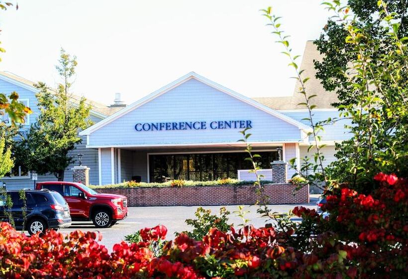 בית מלון כפרי Cape Cod Irish Village   The Emerald Resort