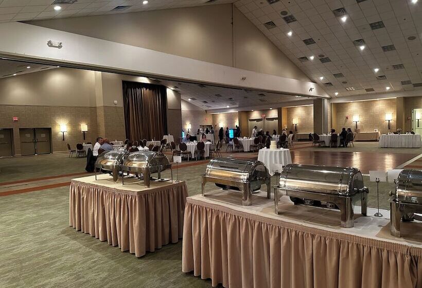 בית מלון כפרי Cape Cod Irish Village   The Emerald Resort