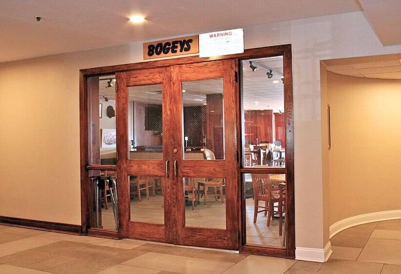 בית מלון כפרי Cape Cod Irish Village   The Emerald Resort