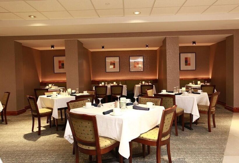 בית מלון כפרי Cape Cod Irish Village   The Emerald Resort