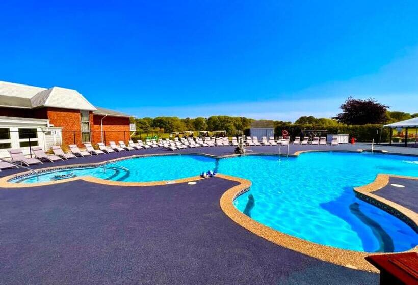 בית מלון כפרי Cape Cod Irish Village   The Emerald Resort