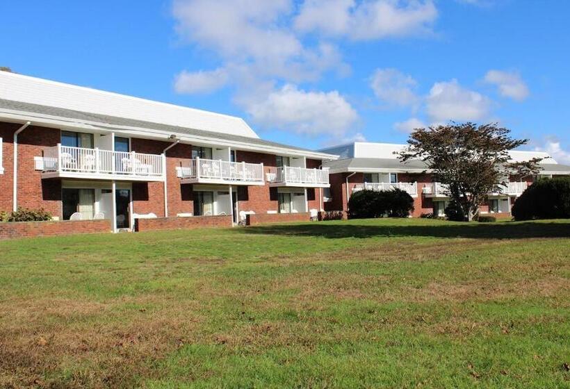 בית מלון כפרי Cape Cod Irish Village   The Emerald Resort