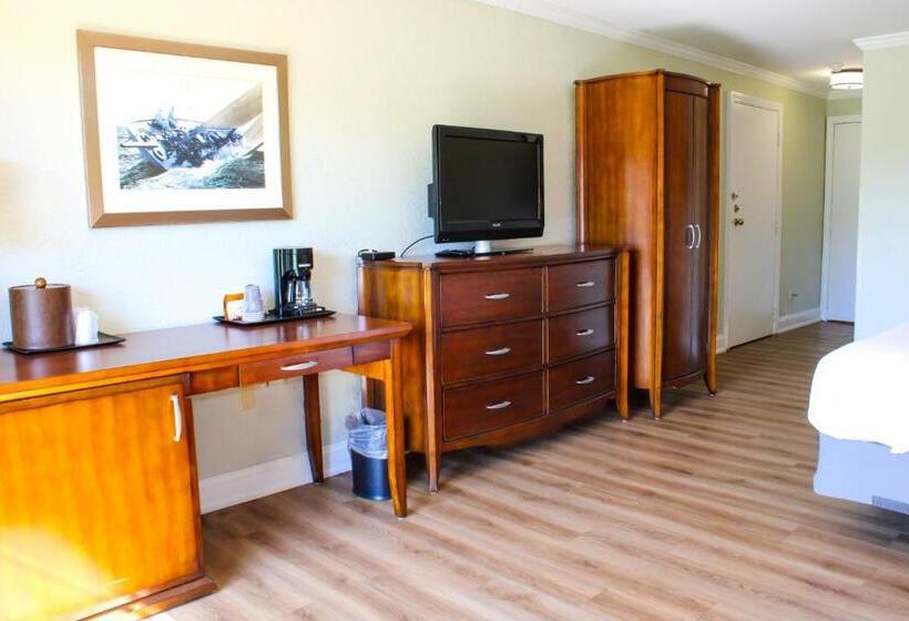 בית מלון כפרי Cape Cod Irish Village   The Emerald Resort