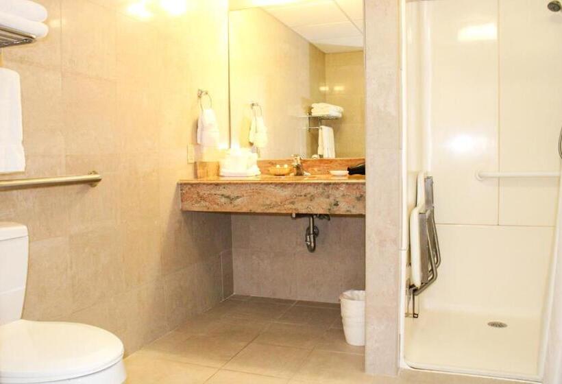 בית מלון כפרי Cape Cod Irish Village   The Emerald Resort