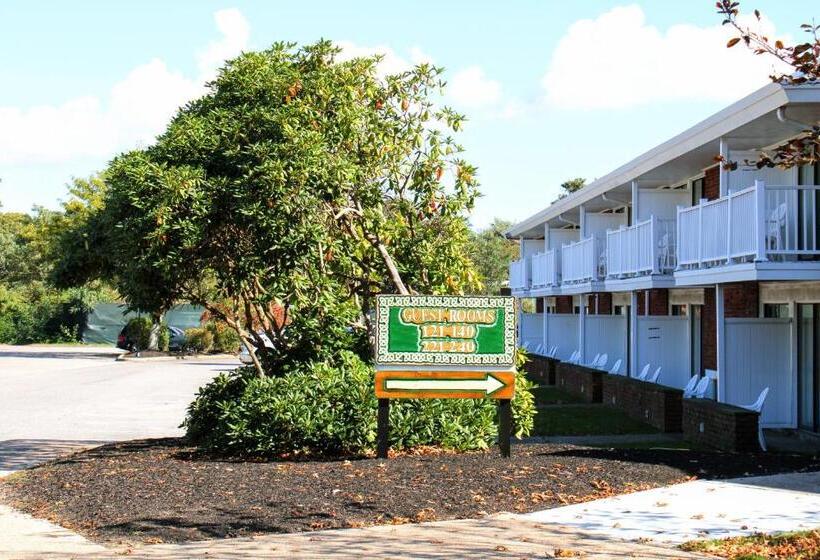 בית מלון כפרי Cape Cod Irish Village   The Emerald Resort