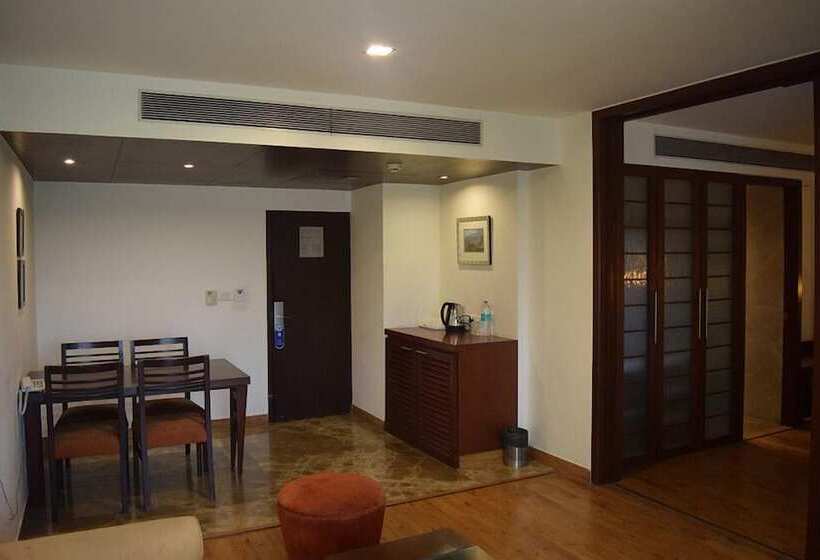 Отель Centurion