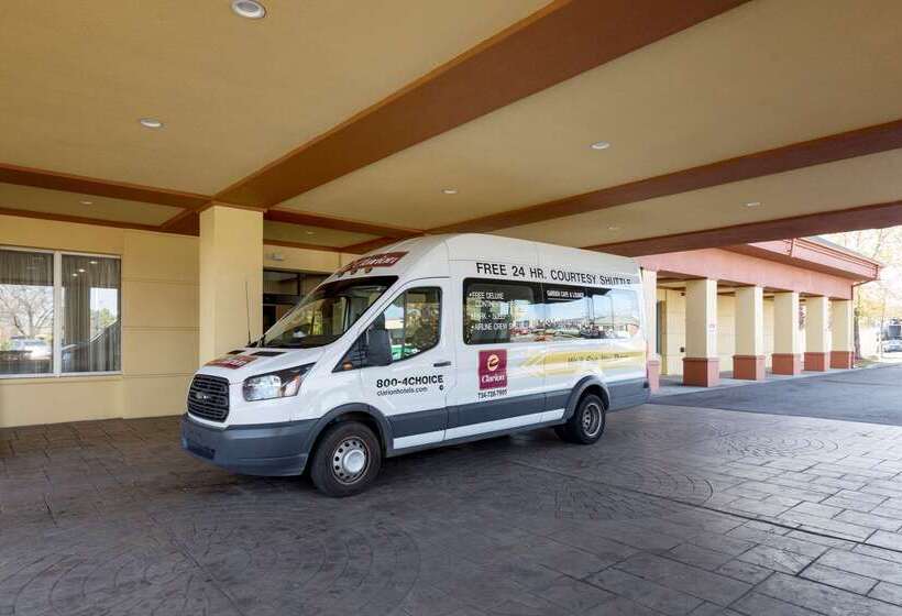 Clarion Hotel Detroit Metro Airport