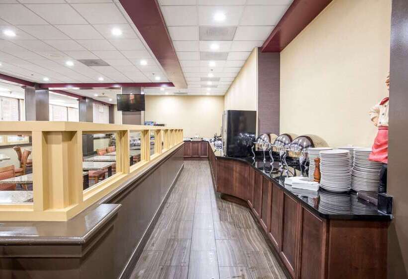 Clarion Hotel Detroit Metro Airport