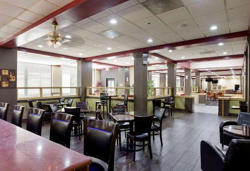 Clarion Hotel Detroit Metro Airport