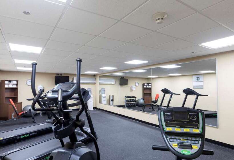 Clarion Hotel Detroit Metro Airport