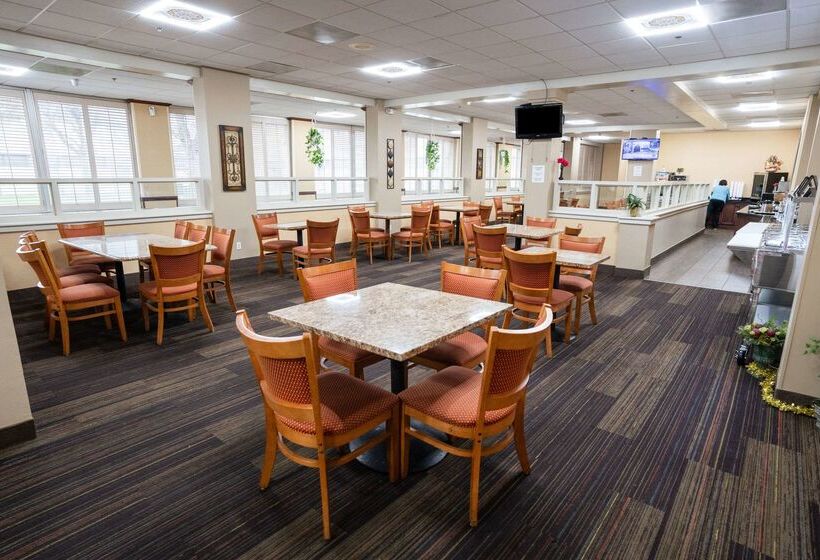 Clarion Hotel Detroit Metro Airport