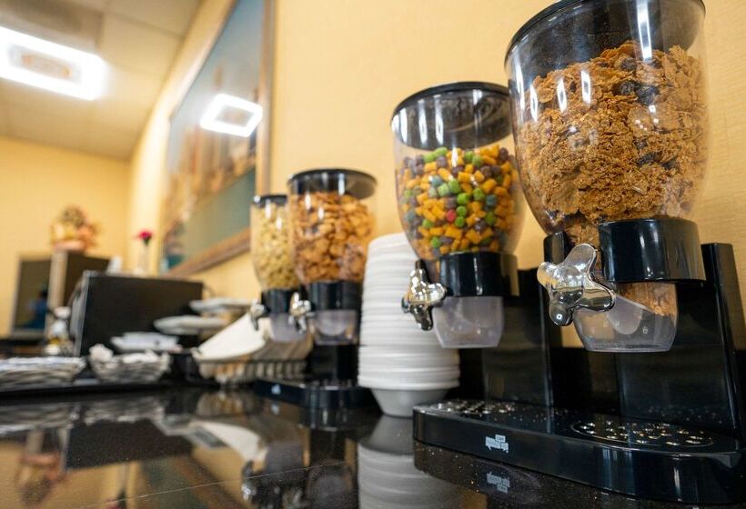 Clarion Hotel Detroit Metro Airport