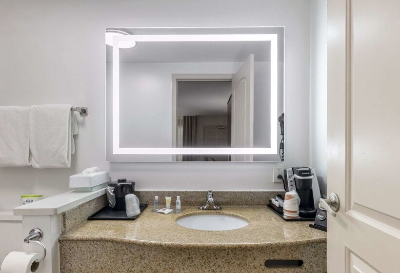 هتل Comfort Inn Downtown Nashville  Music City Center