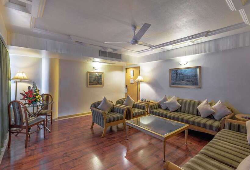 호텔 Comfort Inn President Near Ahmedabad Junction Station