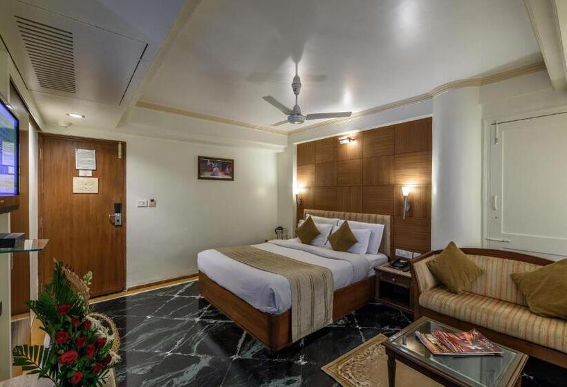 호텔 Comfort Inn President Near Ahmedabad Junction Station