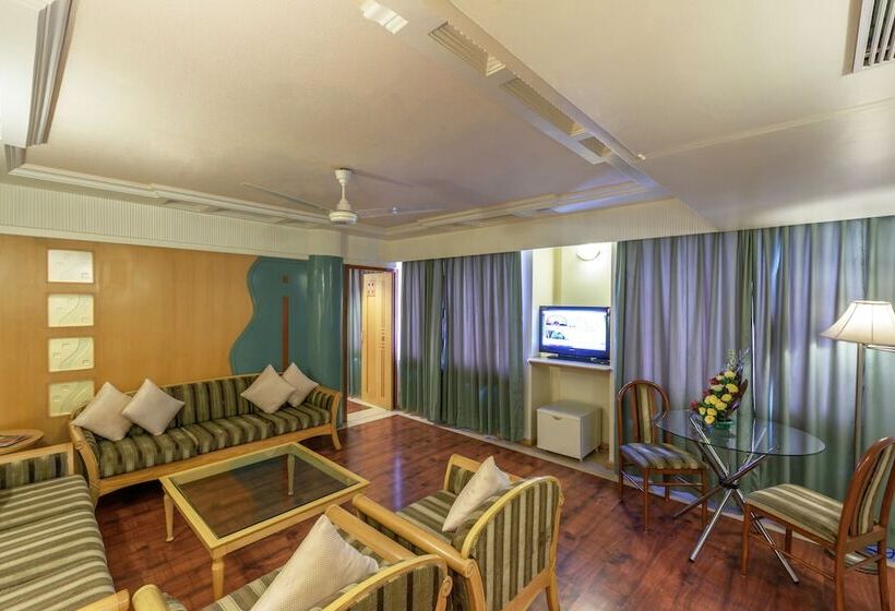호텔 Comfort Inn President Near Ahmedabad Junction Station