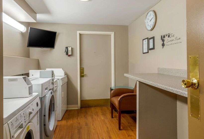 בית מלון כפרי Comfort Inn & Suites Logan International Airport