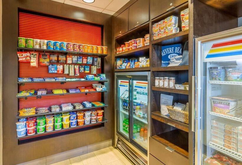 בית מלון כפרי Comfort Inn & Suites Logan International Airport