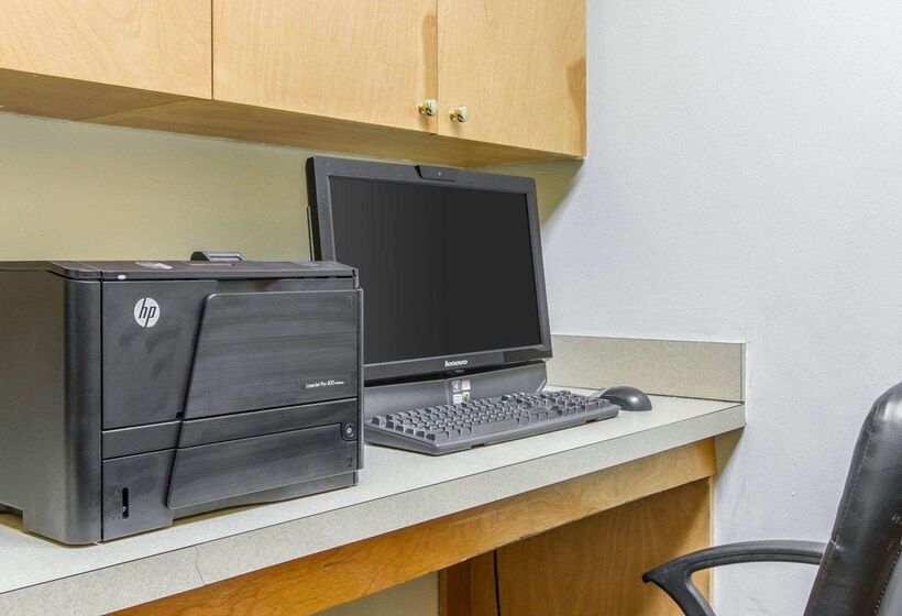 هتل Comfort Suites Airport