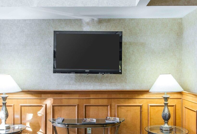 هتل Comfort Suites Airport