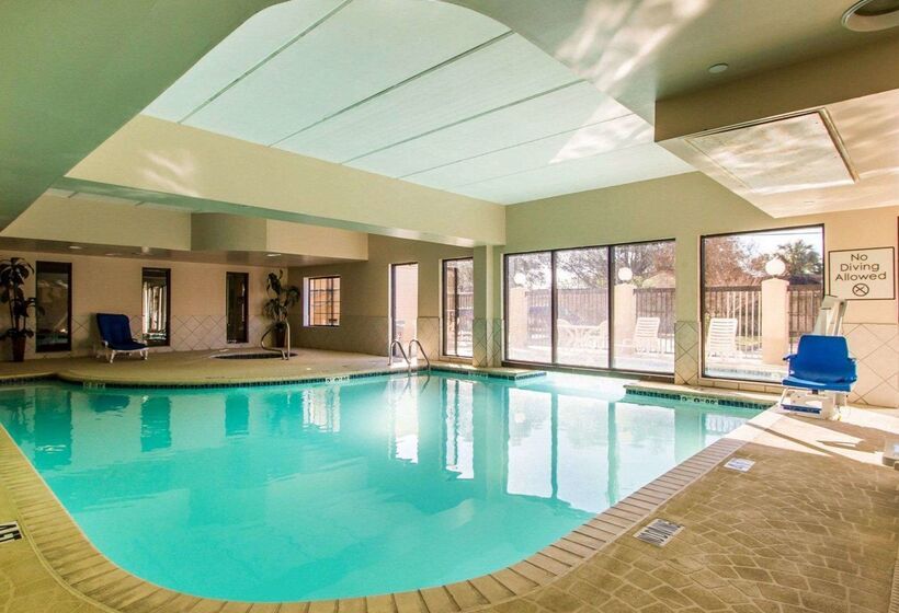 هتل Comfort Suites Airport