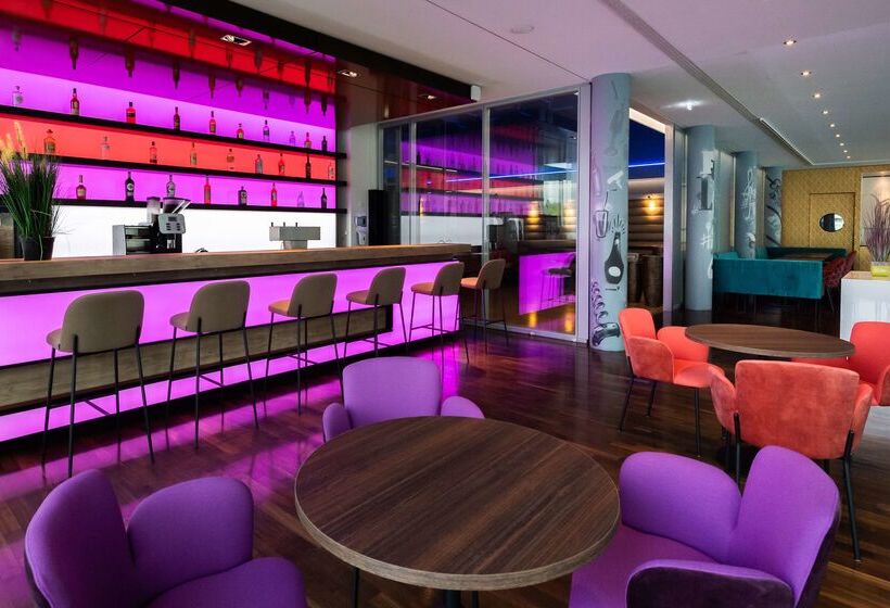 בית מלון כפרי Doubletree By Hilton Frankfurt Niederrad