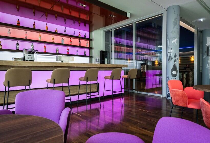 בית מלון כפרי Doubletree By Hilton Frankfurt Niederrad