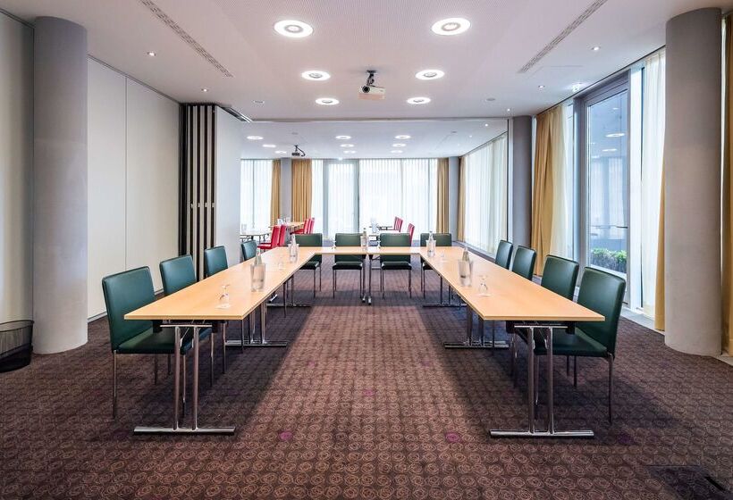 בית מלון כפרי Doubletree By Hilton Frankfurt Niederrad